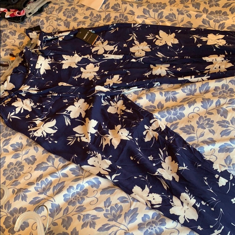 NWT Forever 21 Navy Blue/White Floral Flowy Pants